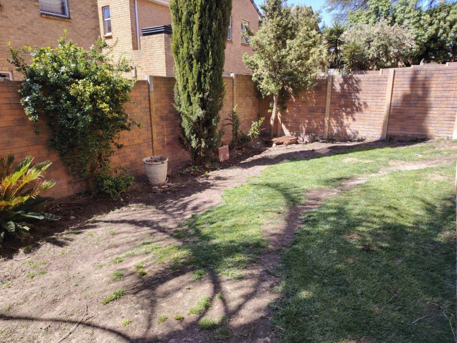 To Let 2 Bedroom Property for Rent in Uitzicht Western Cape